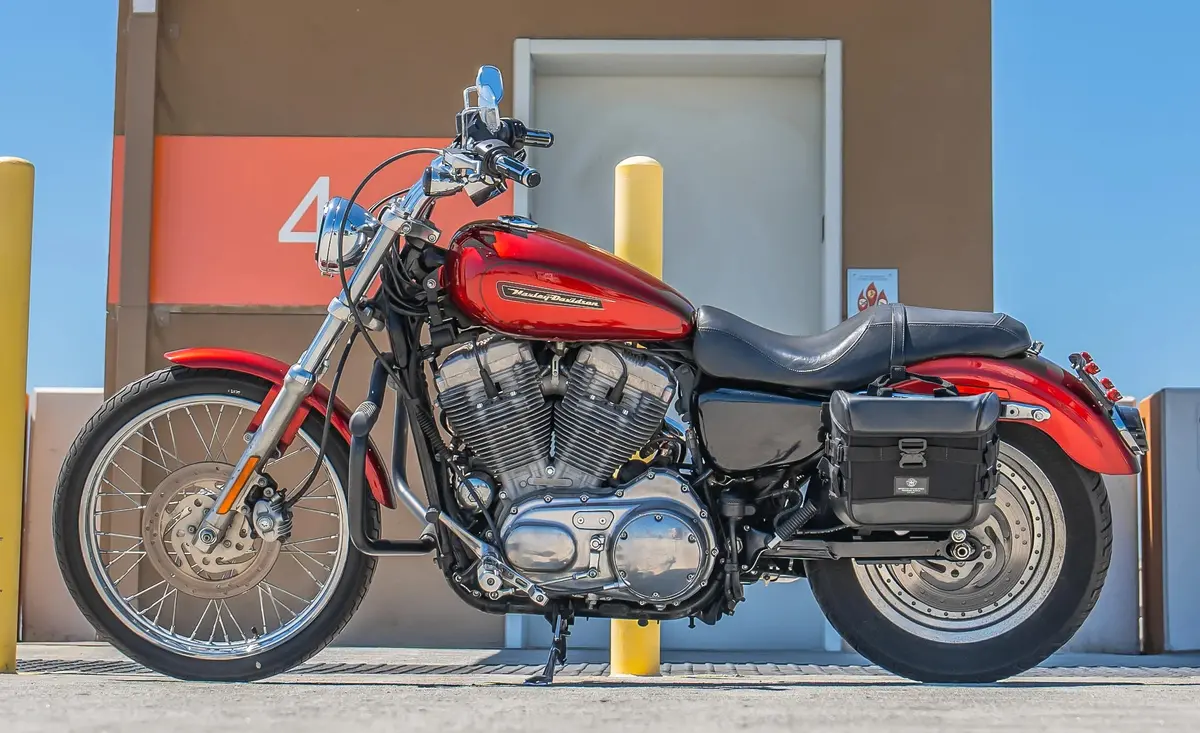 10L - Incognito Quick Mount Small Solo Motorcycle Saddlebag (Left Only) For Harley Sportster 883 Custom Xl883c/Xlh883c 2