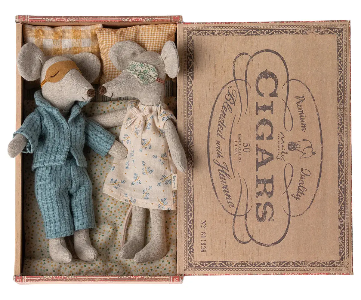 Maileg Mum & Dad Mice In Cigar Box 1