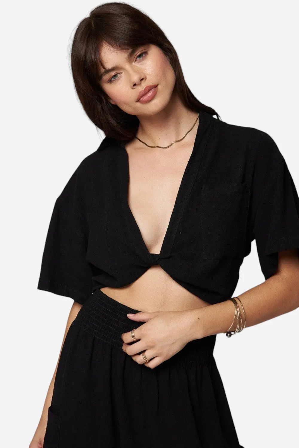 Stillwater Knot Front Short Sleeve Shirt In Black 1