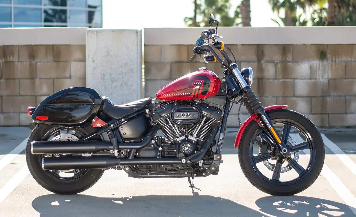 28L - Phantom Large Painted Motorcycle Hard Saddlebags For Harley Softail Street Bob Fxbb/S 2