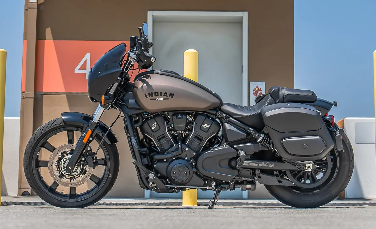 24L - Ironclad Quick-Mount Medium 2025+ Indian Sport Scout Leather Wrapped Hard Saddlebags 2