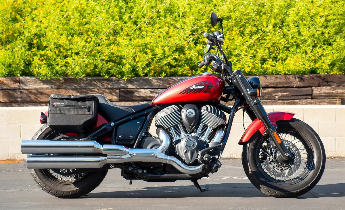 18L - Patriot Medium Indian Chief Bobber Throw Over Saddlebags 2