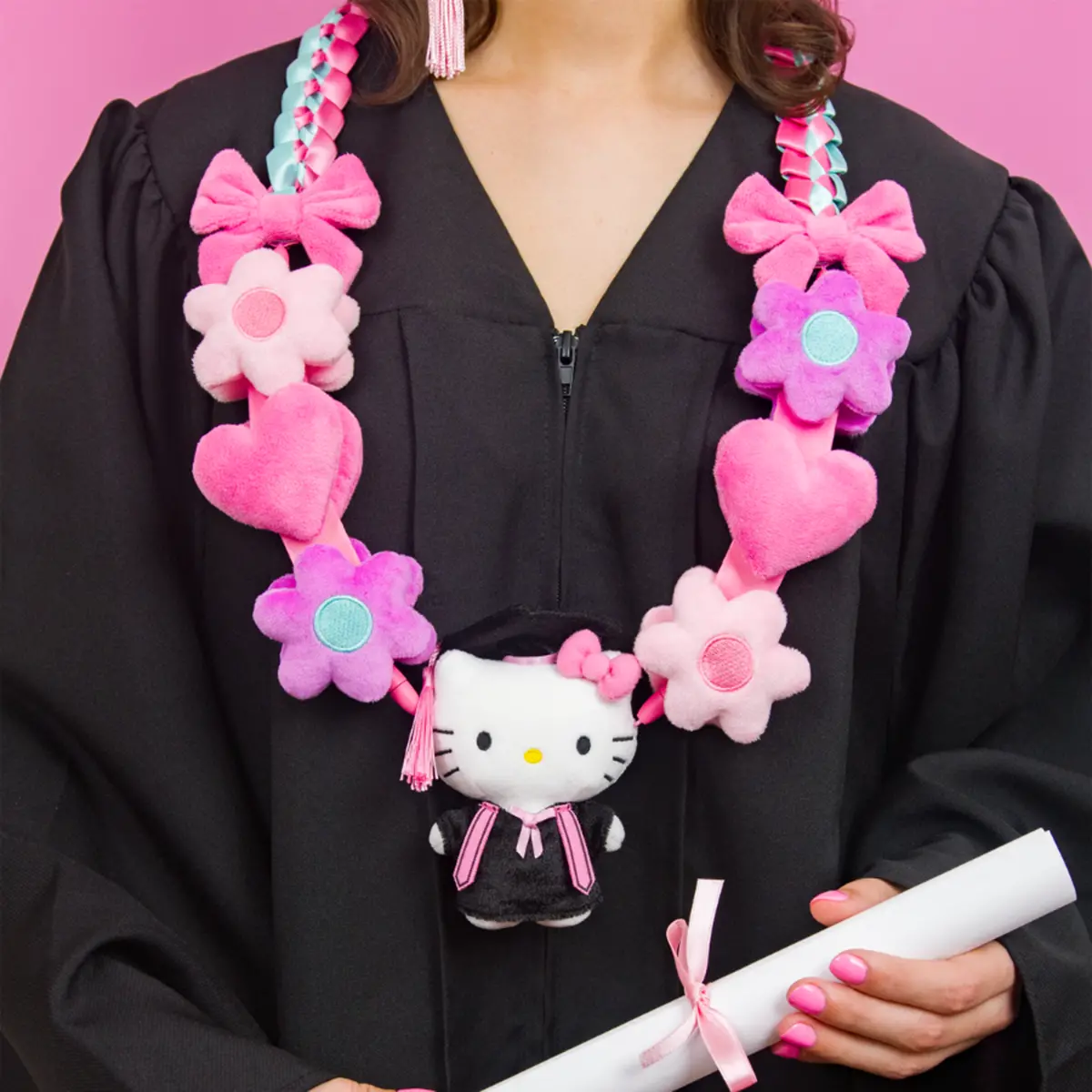 Hello Kitty 21-Inch Graduation Plush Lei With 4-Inch Collectible Plush 1