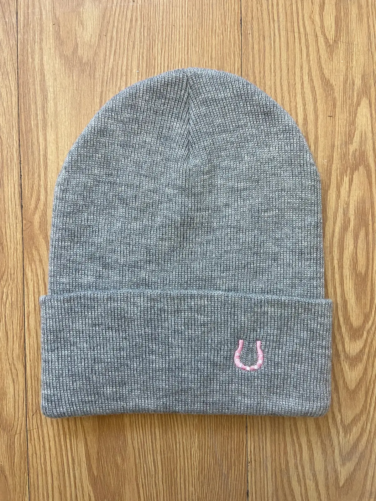 Pink Horseshoe Beanie (Grey) 1