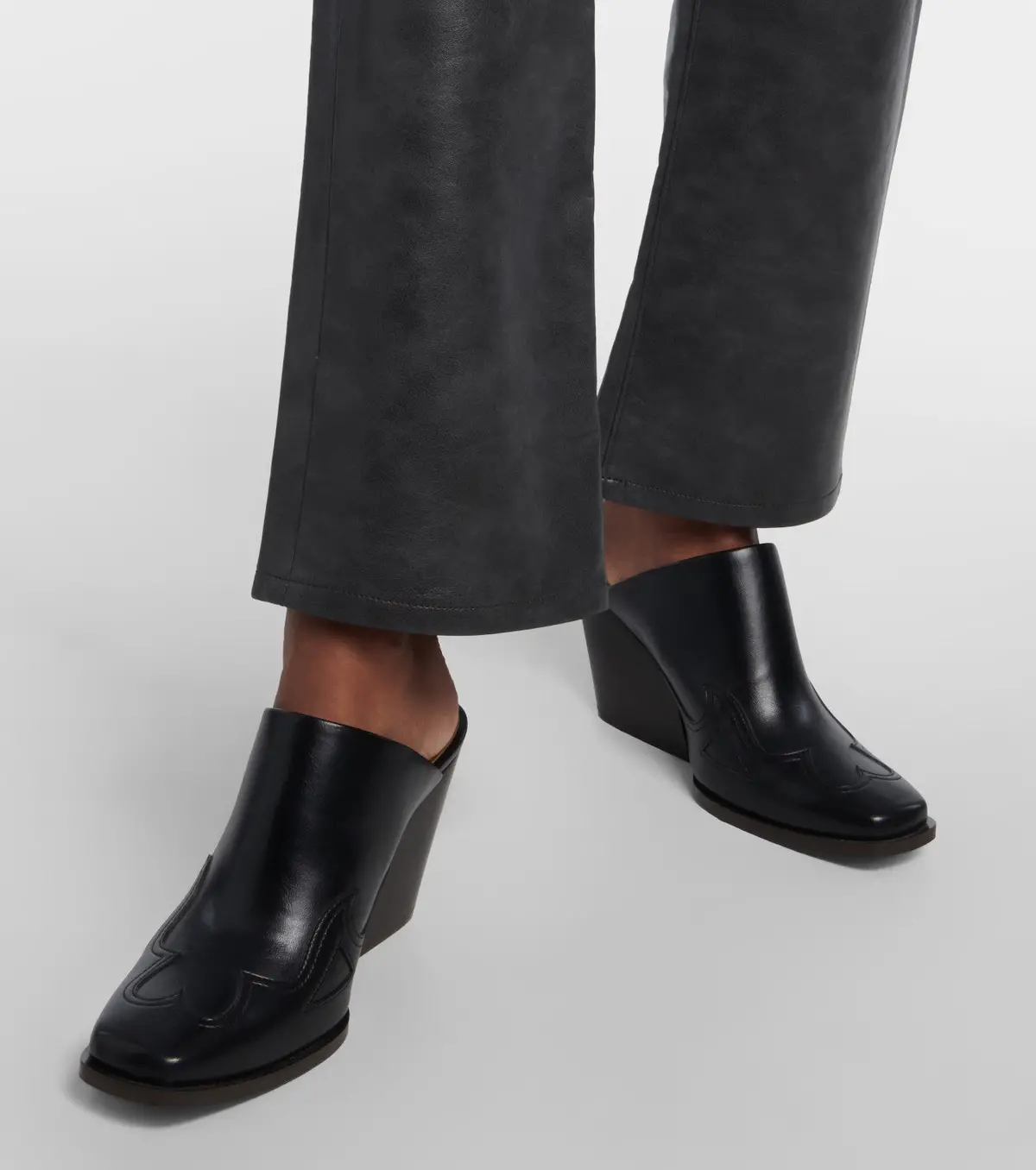 Agolde Sloane Mid-Rise Leather Straight Pants In Smoke Grey 4