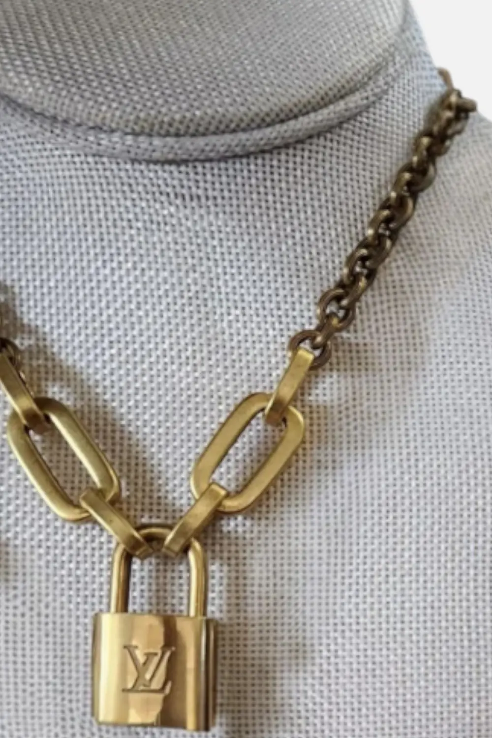 Mark Edge Vintage Lv Lock Necklace 1