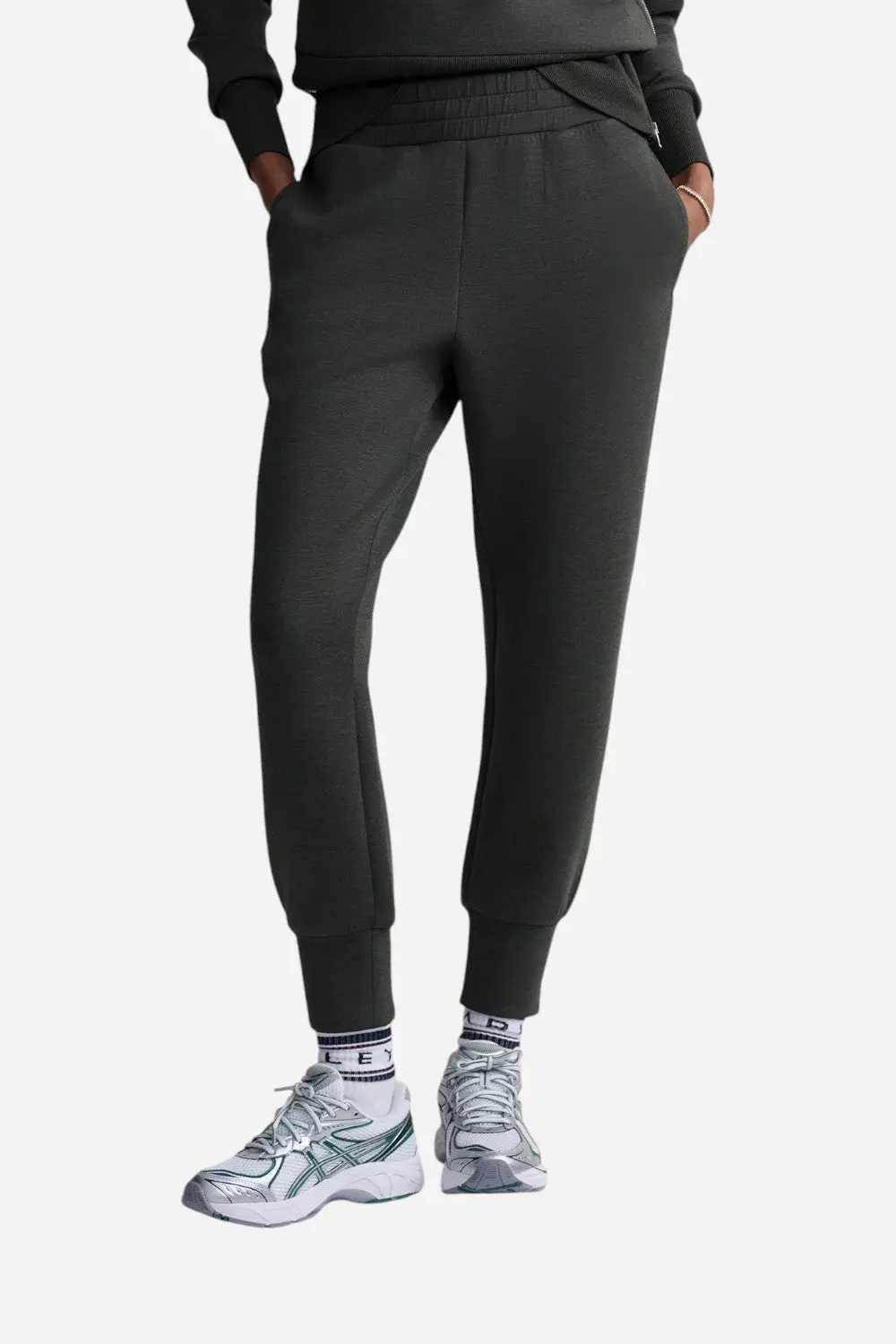 Varley The Slim Cuff Pant 25" In Olive Marl 1