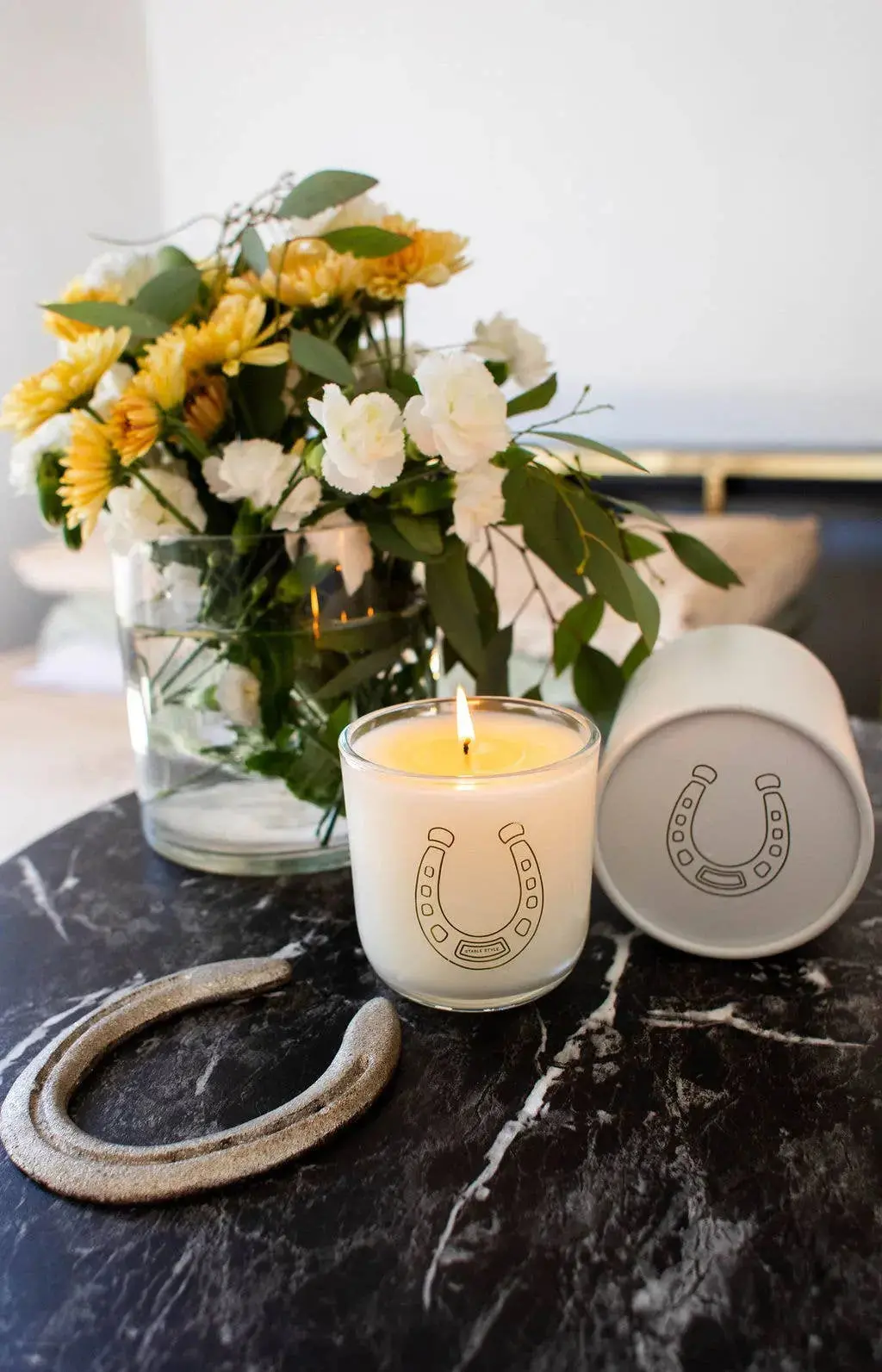 Lucky Horseshoe Soy Wax Candle (10 Oz) 1