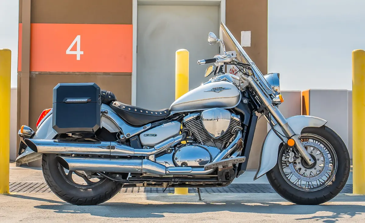 15L - Outlaw Quick Mount Medium Suzuki Boulevard C50 Vl800 Painted Hard Solo Saddlebag (Right Only) 2