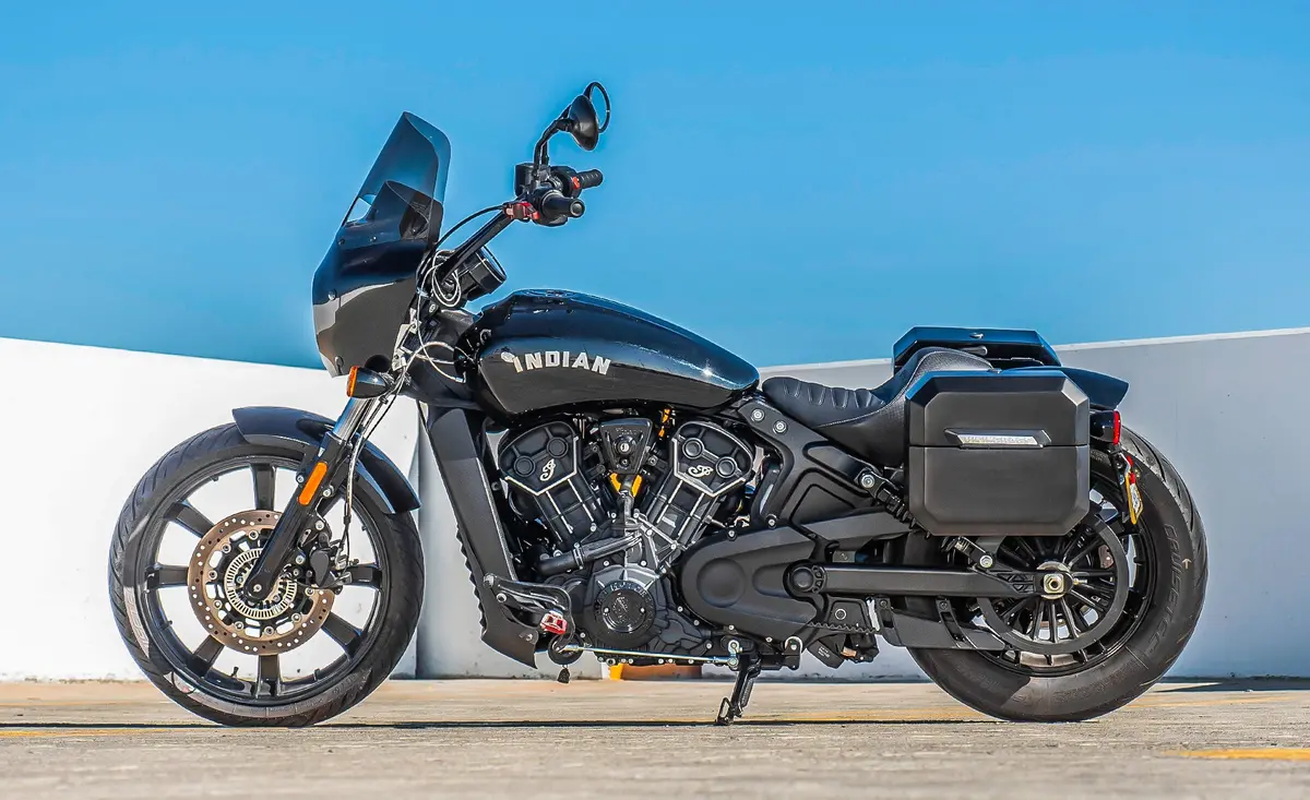 20L - Outlaw Quick-Mount Small Indian Scout Bobber Sixty Matte Hard Saddlebags 2