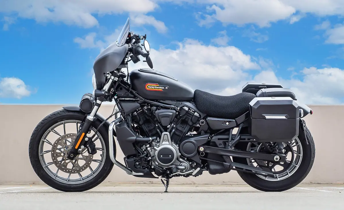 20L - Outlaw Quick-Mount Small Harley Sportster Nightster Rh975/S Matte Saddlebags 2