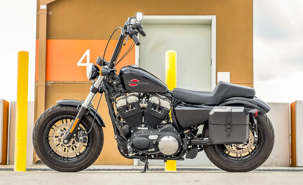 20L - Outlaw Quick-Mount Small Harley Sportster Forty Eight 48 Xl1200x Leather Wrapped Hard Saddlebags 2