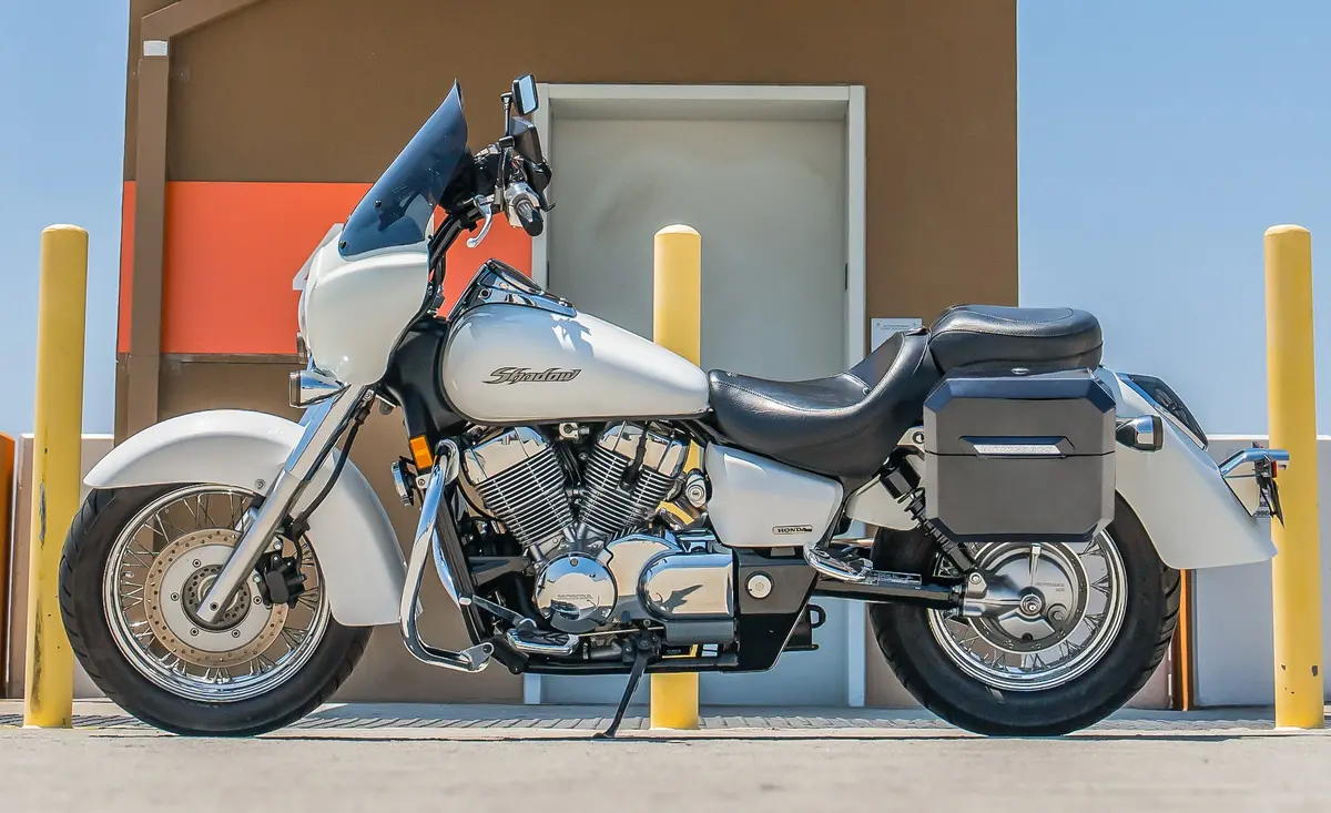 20L - Outlaw Quick-Mount Small Honda 750 Shadow Aero Painted Hard Saddlebags 2