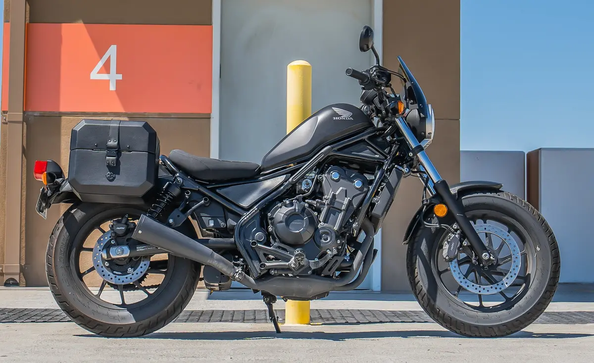 20L - Outlaw Quick-Mount Small Honda Rebel 500 Leather Wrapped Hard Saddlebags 2