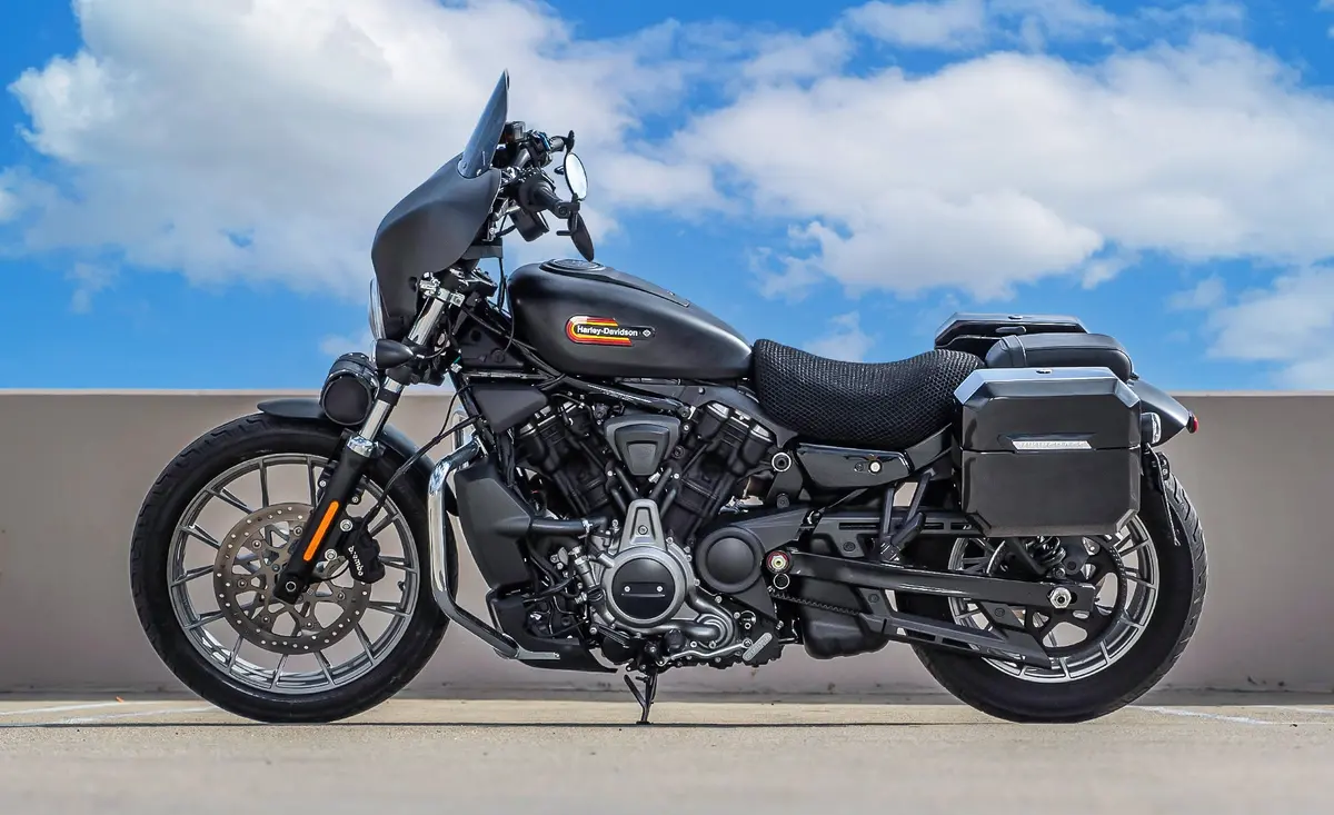 20L - Outlaw Quick-Mount Small Harley Sportster Nightster Rh975/S Painted Saddlebags 2