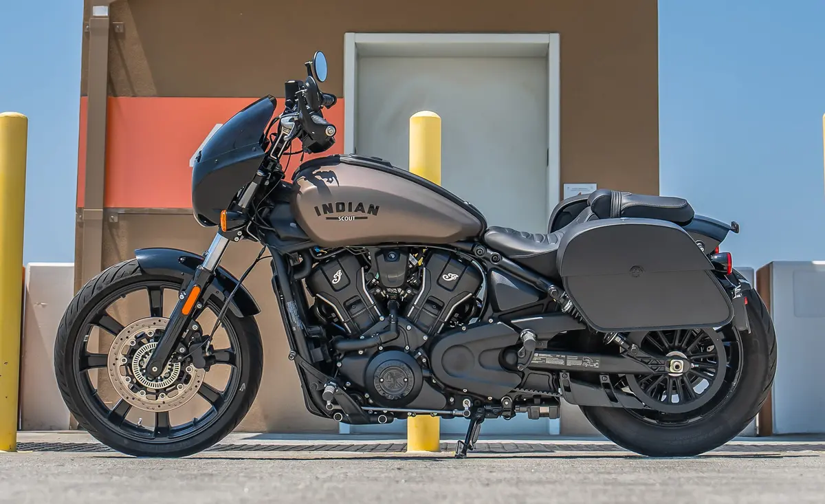 28L - Panzer Quick-Mount Medium 2025+ Indian Scout Bobber Motorcycle Saddlebags 2