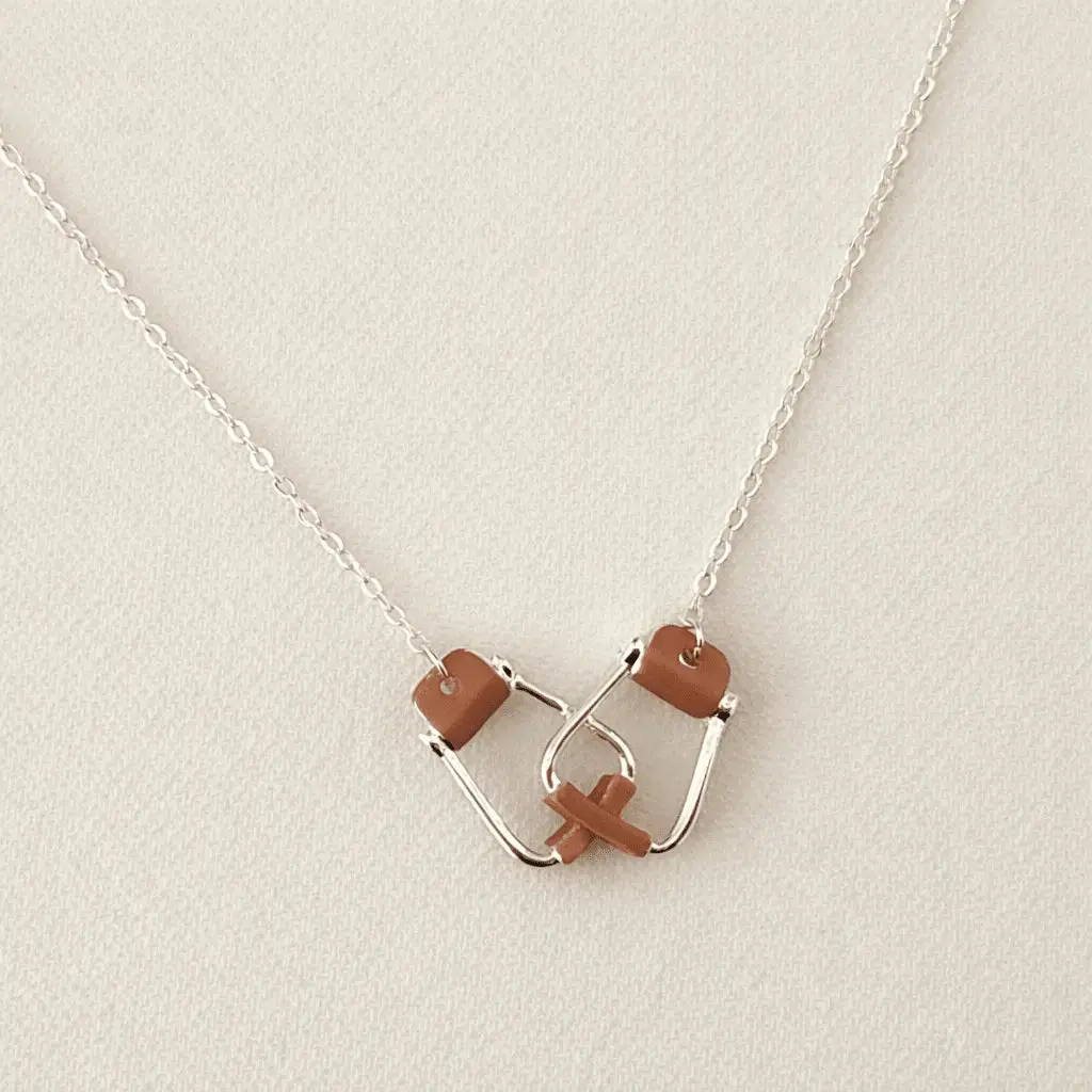Stirrup Interlocked Necklace With Copper 1
