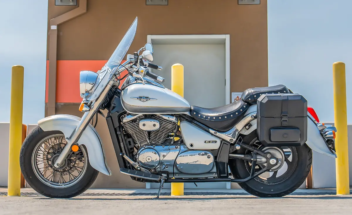 15L - Outlaw Quick Mount Medium Suzuki Boulevard C50 Vl800 Hard Solo Saddlebag (Left Only) 2