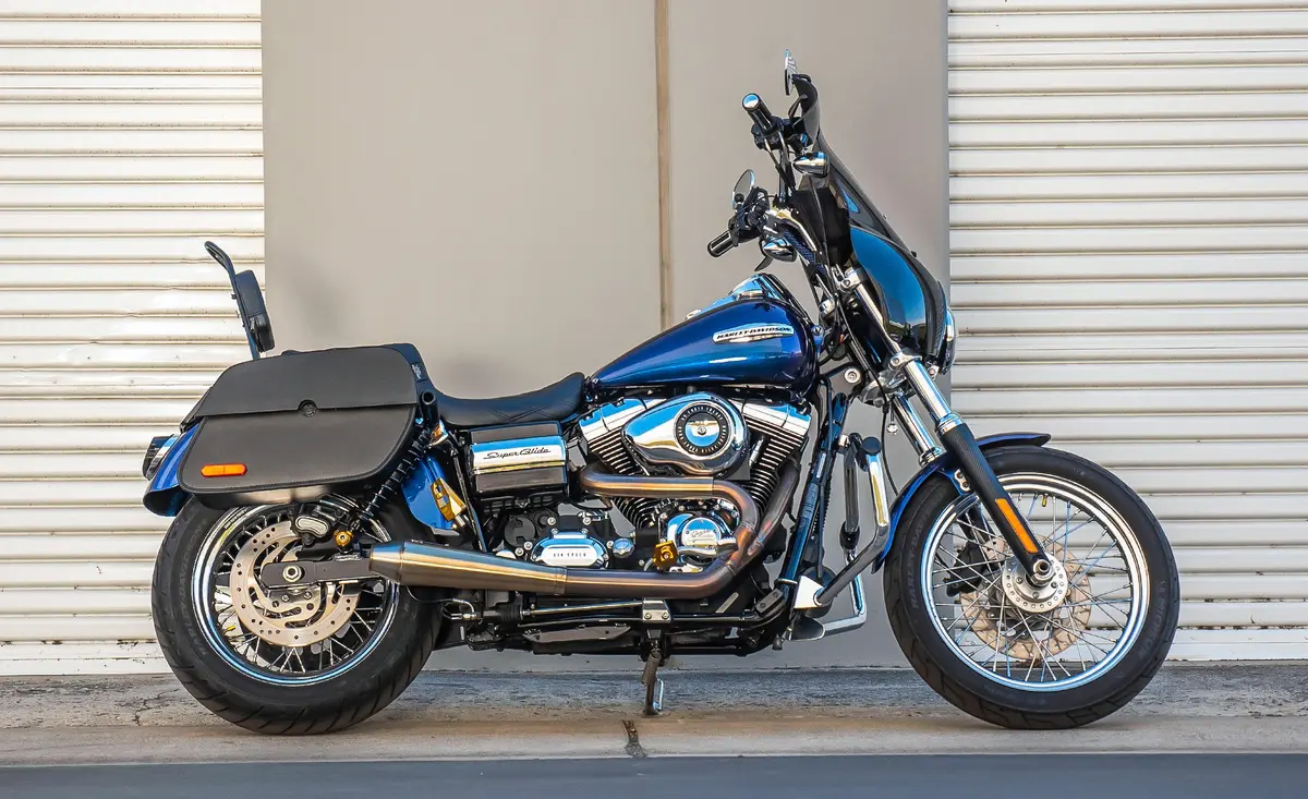 32L - Panzer Large Hard Mount Shock Cutout Saddlebags For Harley Dyna Super Glide Custom Fxdc/I 2