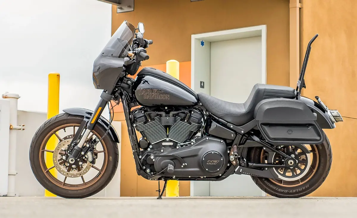 28L - Pantheon Medium Quick Mount Motorcycle Saddlebags For Harley Softail Low Rider S Fxlrs 2