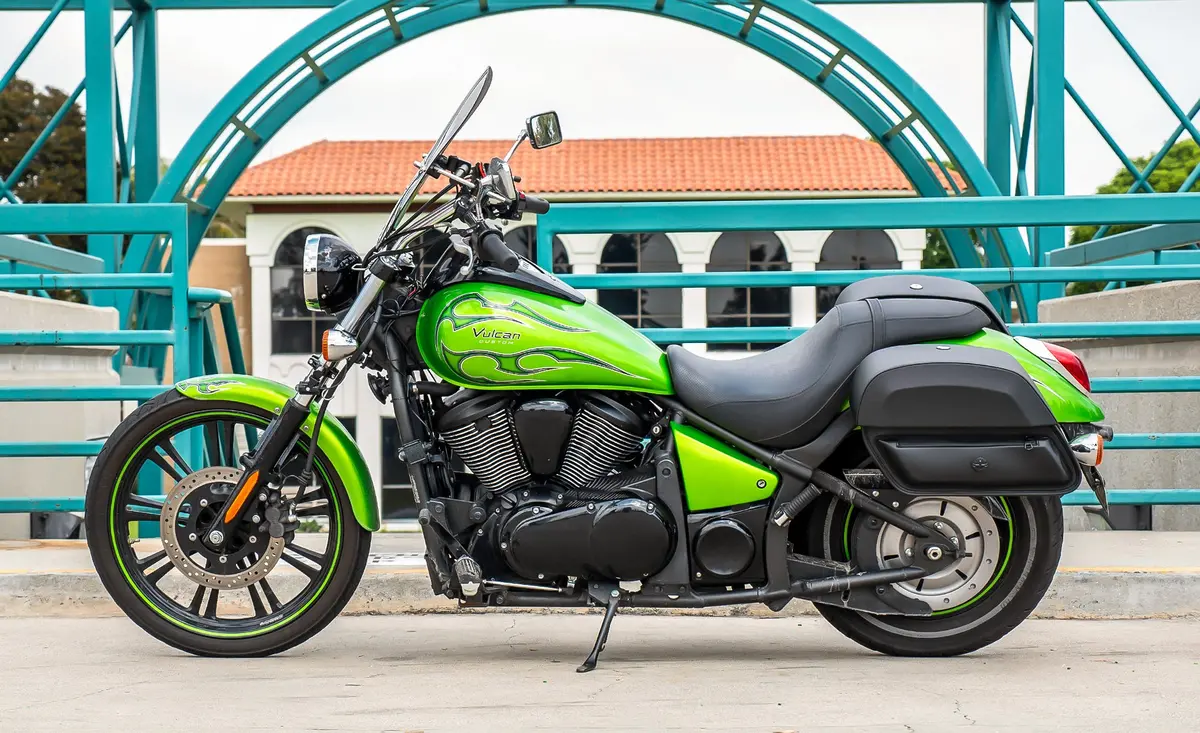 28L - Pantheon Medium Quick Mount Kawasaki Vulcan 900 Custom Vn900c Motorcycle Saddlebags 2