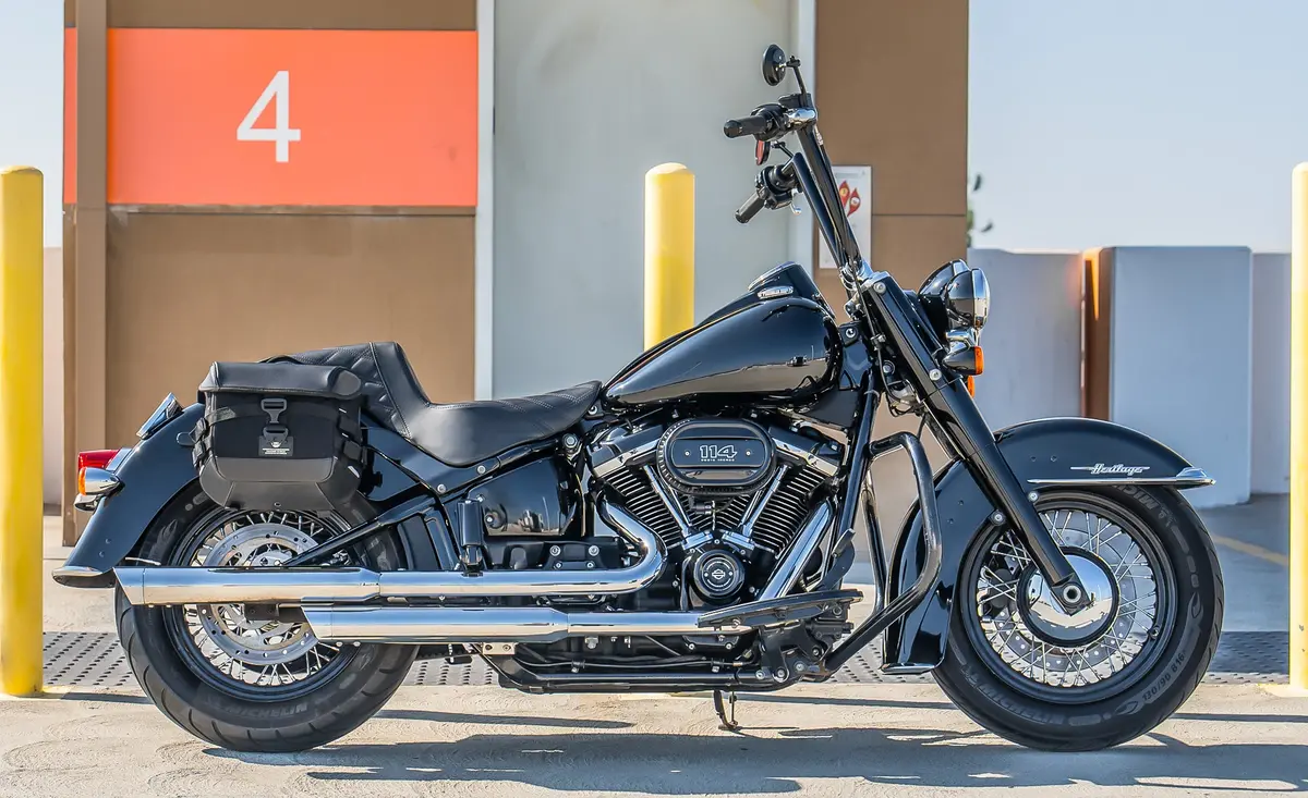 10L - Incognito Quick Mount Small Solo Motorcycle Saddlebag (Right Only) For Harley Softail Heritage Flhc/S 2