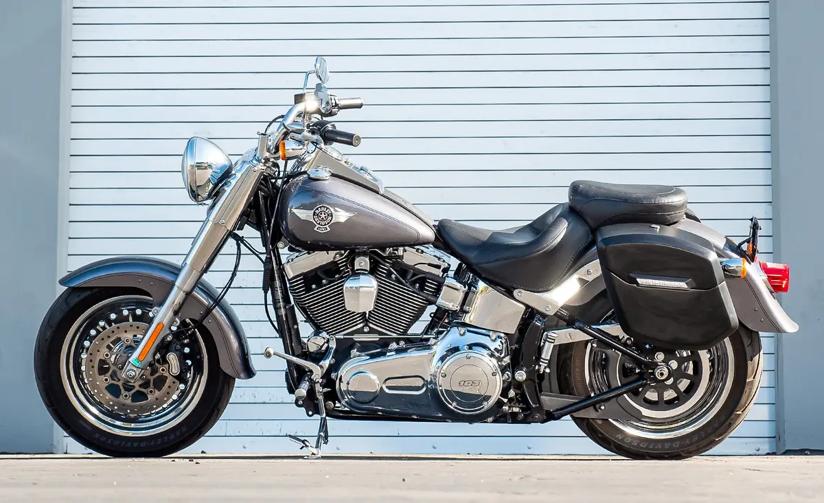 24L - Ironclad Quick-Mount Medium Harley Softail Fat Boy Flstf/I Matte Hard Saddlebags 2