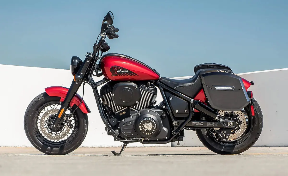 24L - Ironclad Quick-Mount Medium Indian Chief Bobber Painted Hard Saddlebags 2