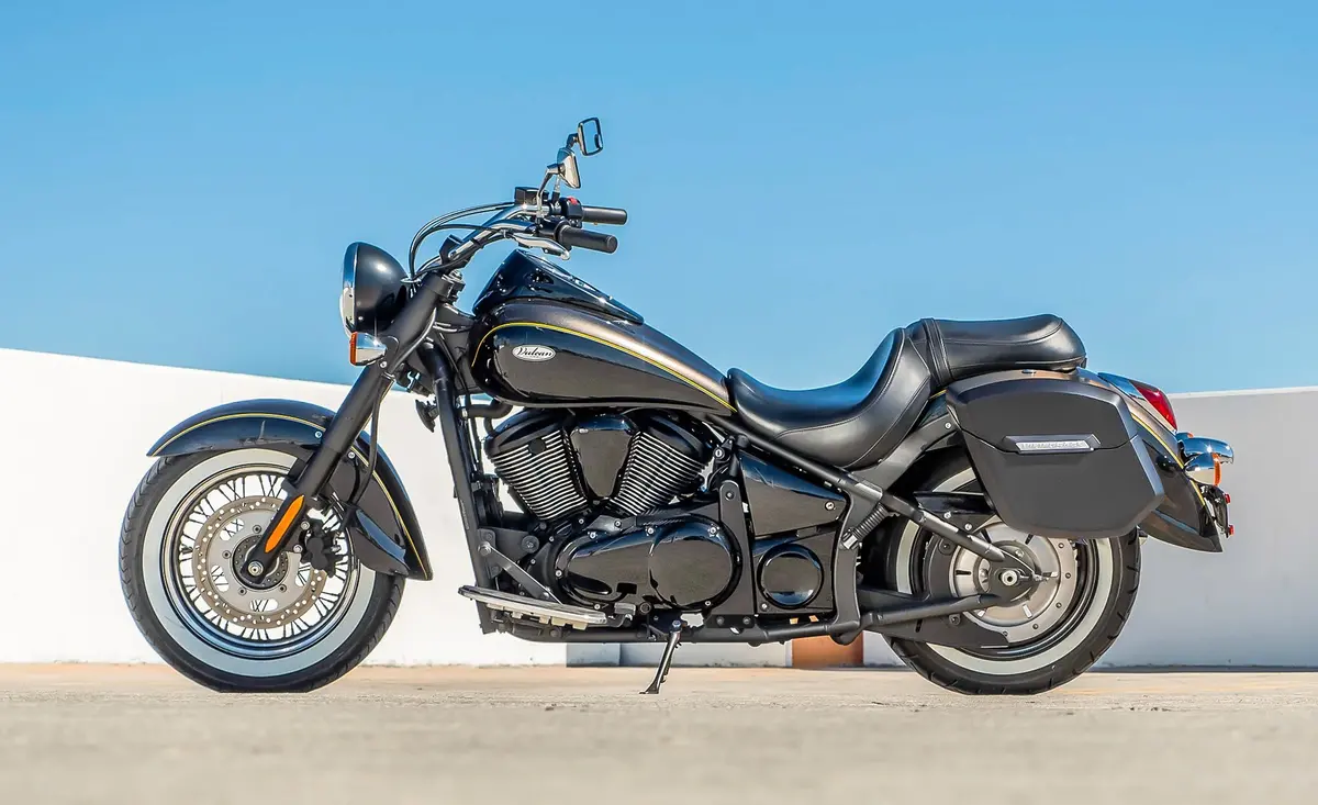 24L - Ironclad Quick-Mount Medium Kawasaki Vulcan 900 Classic Vn900 Matte Hard Saddlebags 2