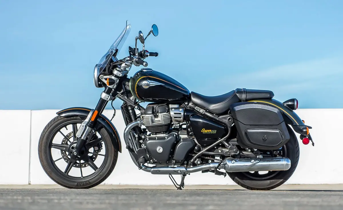 24L - Ironclad Quick-Mount Medium Royal Enfield Super Meteor 650 Leather Wrapped Hard Saddlebags 2