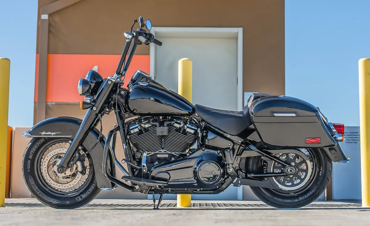 44L - Lamellar Stallion Extra Large Painted Motorcycle Hard Saddlebags For Harley Softail Heritage Flhc/S 2