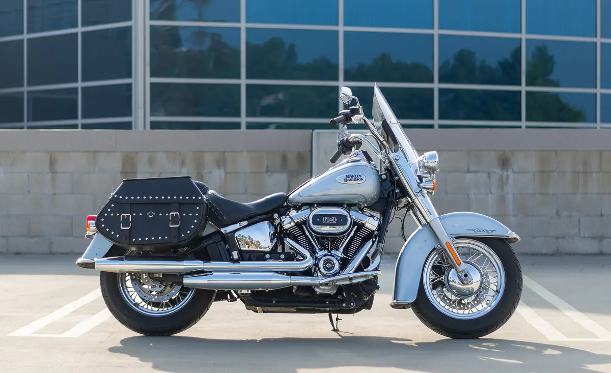 35L - Legacy Extra Large Studded Leather Motorcycle Saddlebags For Harley Softail Heritage Flstc/I 2