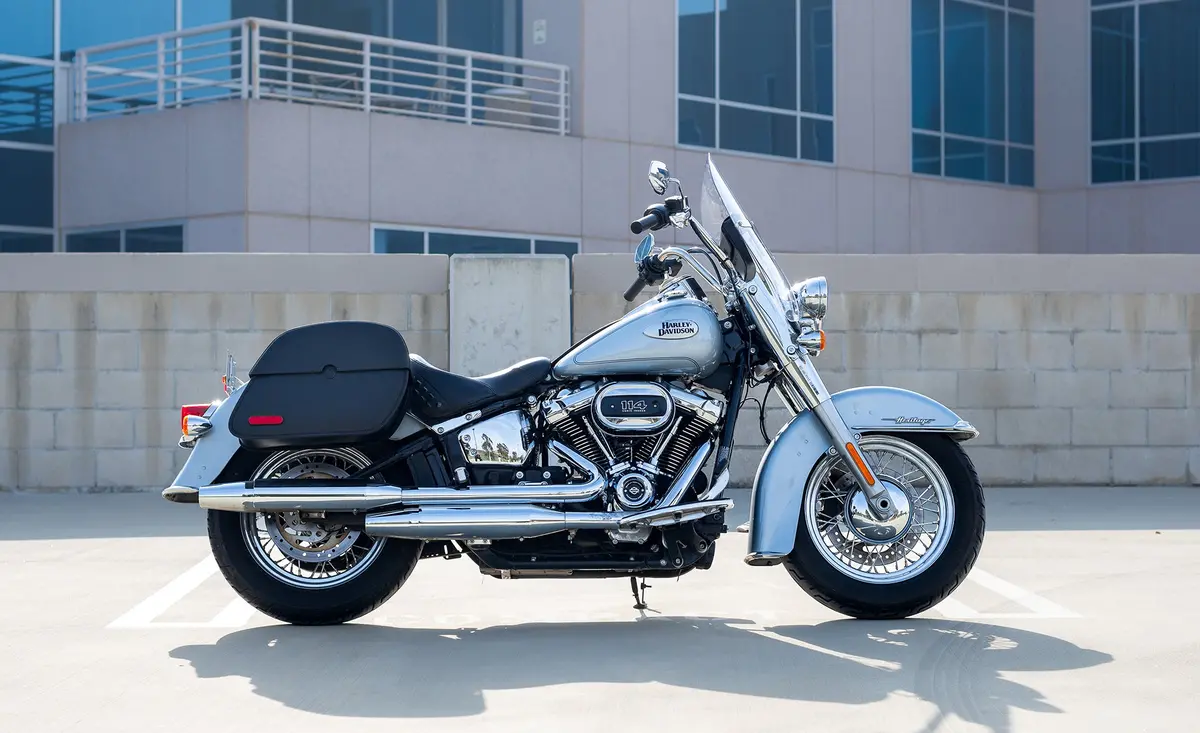 28L - Panzer Medium Hard Mount Saddlebags For Harley Softail Heritage Flstc/I 2